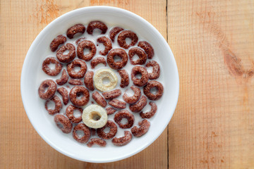 Cereal rings in milk