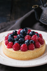 Tart with fresh berries