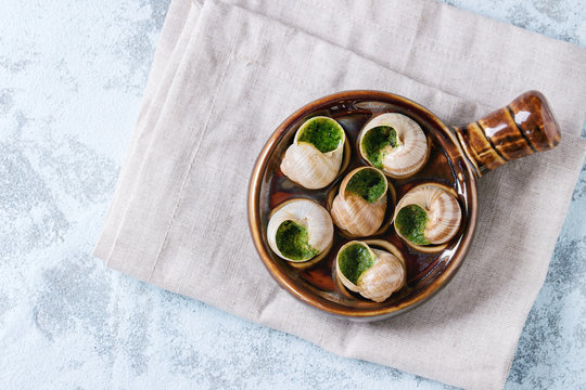 Ready to eat Escargots de Bourgogne snails