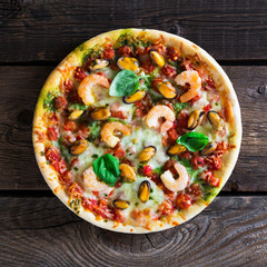 Pizza with shrimps and mussels