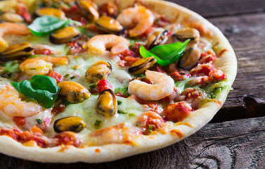 Pizza with shrimps and mussels
