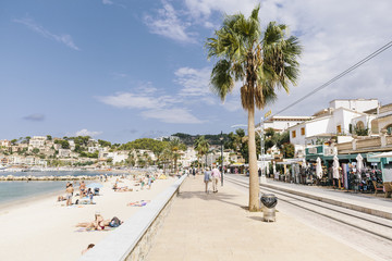 Strand und Promenade in Port de Soller