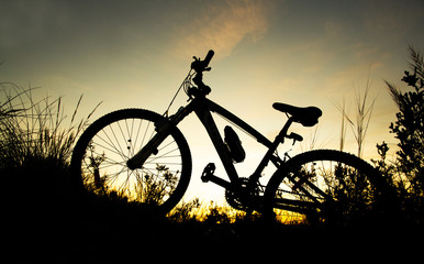 Fototapeta na wymiar bicicleta en la montaña