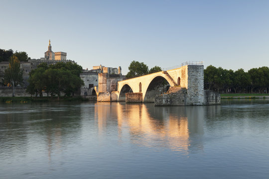 Bridge St. Benezet over Rhone River with Notre Dame des Doms Cathedral and Papal Palace at sunrise, Avignon, Vaucluse, Provence-Alpes-Cote d'Azur, France