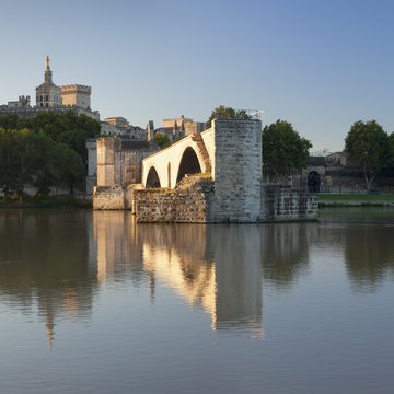 Bridge St. Benezet over Rhone River with Papal Palace behind, Avignon, Vaucluse, Provence-Alpes-Cote d'Azur, France