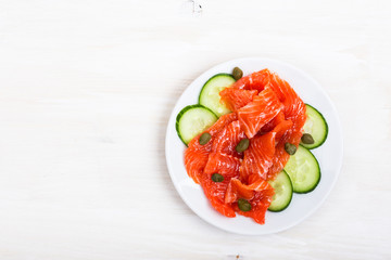 Smoked salmon with spicy dressing