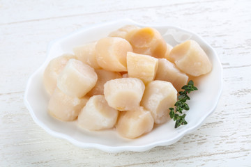 Raw scallops