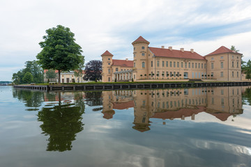Schloss Rheinsberg vom Wasser gesehen