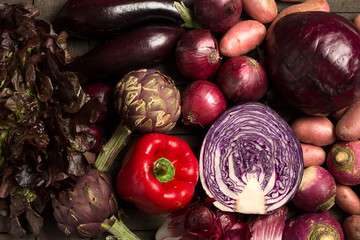 Groupe de légumes rouges et violets