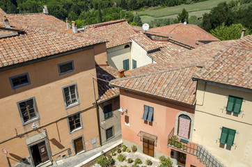 Lari e il suo castello dei Vicari.