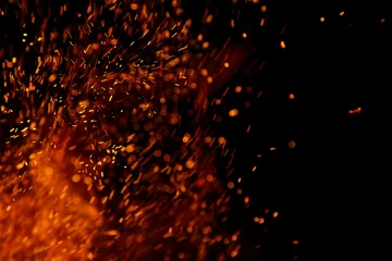 Deurstickers vuur vlammen met vonken op een zwarte achtergrond © studybos