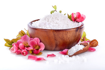 Obraz na płótnie Canvas Sea bath salt in bowl and red blossom flowers on white background