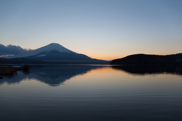 Fototapeta premium Mount fuji at Lake Yamanaka