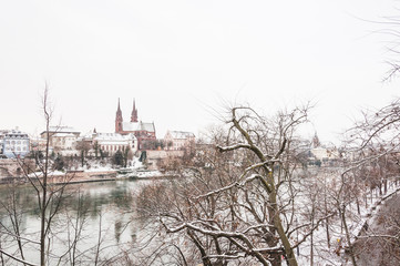 Fototapeta premium Basel, Stadt, Altstadt, Basel-Stadt, Rhein, Rheinufer, Wettsteinbrücke, Münster, Kirche, Pfalz, Winter, Weihnachten, Schweiz