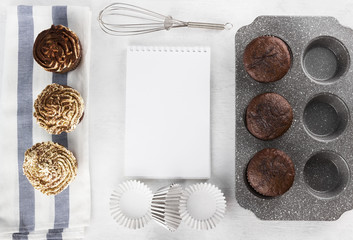 Pastry cakes : chocolate muffins with cream. Space for text
