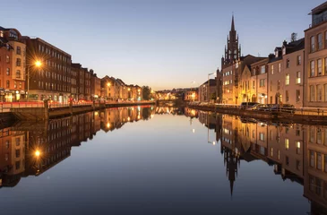 Foto op Plexiglas A View of the River Lee in Cork City, Ireland at Night. © slongy81