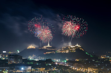 Obraz premium Fireworks at Phra-Nakhon-Khiri (Khao-Wang), Phetchaburi in Thailand