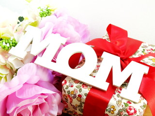 word text mom and flower bouquet mothers day concept
