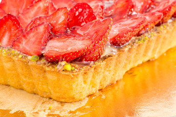 crostata con crema e fragole