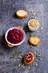 Sandwich with grated beets