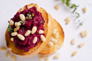 Sandwich with grated beets