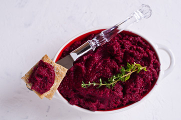 Sandwich with grated beets