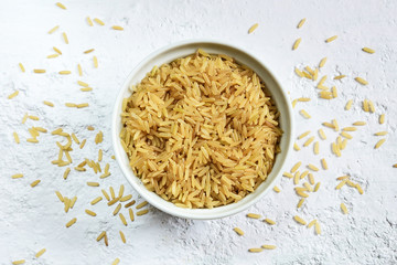 Brown rice in a bowl - obrazy, fototapety, plakaty