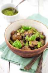 Sauteed mushrooms with pesto sauce
