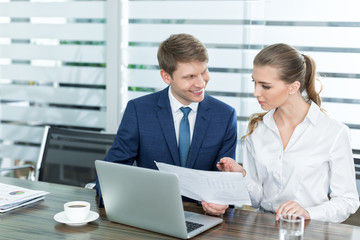 Obraz premium Adult with laptop