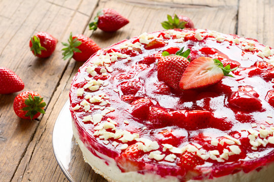frisch gebackener Erdbeerkuchen

