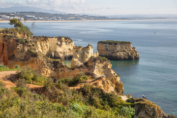 Fototapeta na wymiar wunderschöne Küstenlandschaft an der Algarve im Frühling