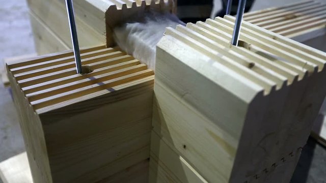 Glued laminated timber coupling and insulate