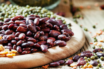 Dry purple beans, bean mix on plate, Vintage wood background, se