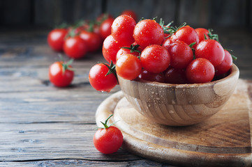 Fototapeta na wymiar Red sweet tomatoes on the wooden table