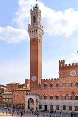 Obraz premium SIENA, ITALY - MARCH 12, 2016: Campo Square with Public Building, Siena, Italy