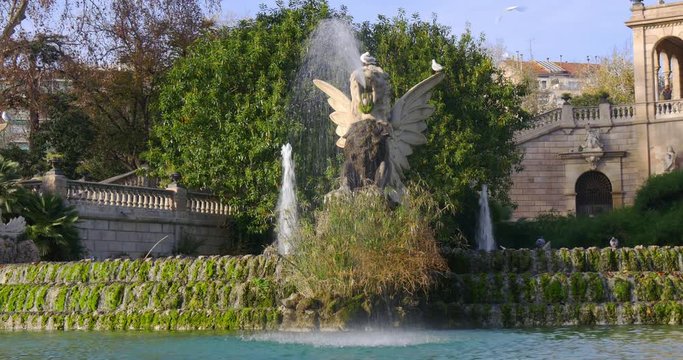 nice weather parc de la ciutadella fountain close up 4k spain barcelona
