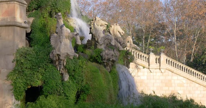 sun light fountain waterfall parc de la ciutadella 4k barcelona spain
