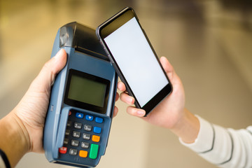 Customer pay by smartphone with NFC