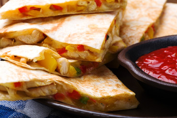 Quesadilla with chicken, served with guacamole or salsa sauce.