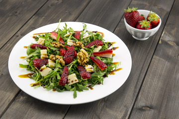 Spring salad with strawberries, rocket salad, parmesan cheese, w