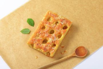 Almond sponge cake