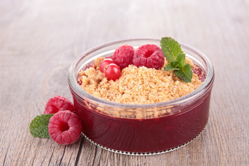 berry crumble