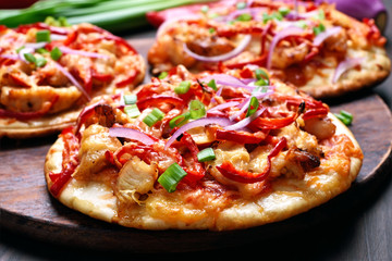 Pizza with chicken and vegetables