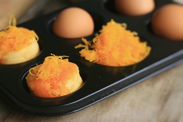 cake gold egg thread