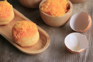 cake gold egg thread