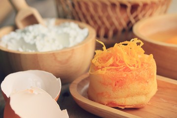 cake gold egg thread