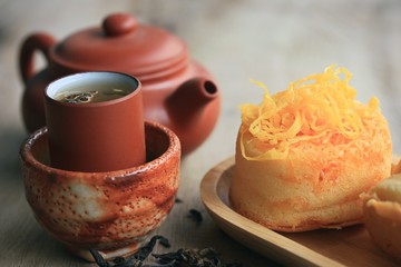 cake and hot tea