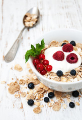 breakfast with fresh berries