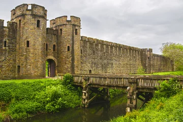 Zelfklevend Fotobehang Kasteel Entrance Gate to Cardiff Castle in Cardiff in Wales