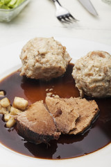 bayrischer Schweinebraten mit Knödel